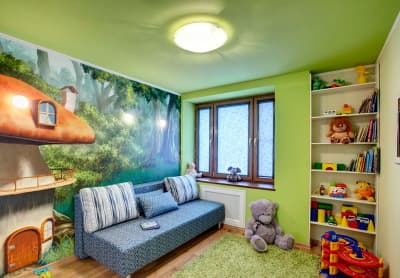 Зеленый натяжной потолок в детской комнате