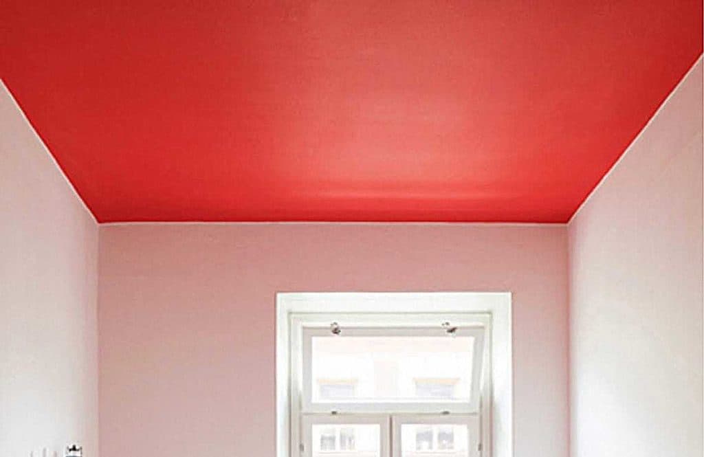 красный натяжной потолок фото