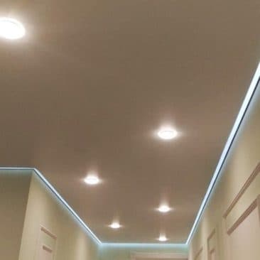Контурный потолок и световые линии